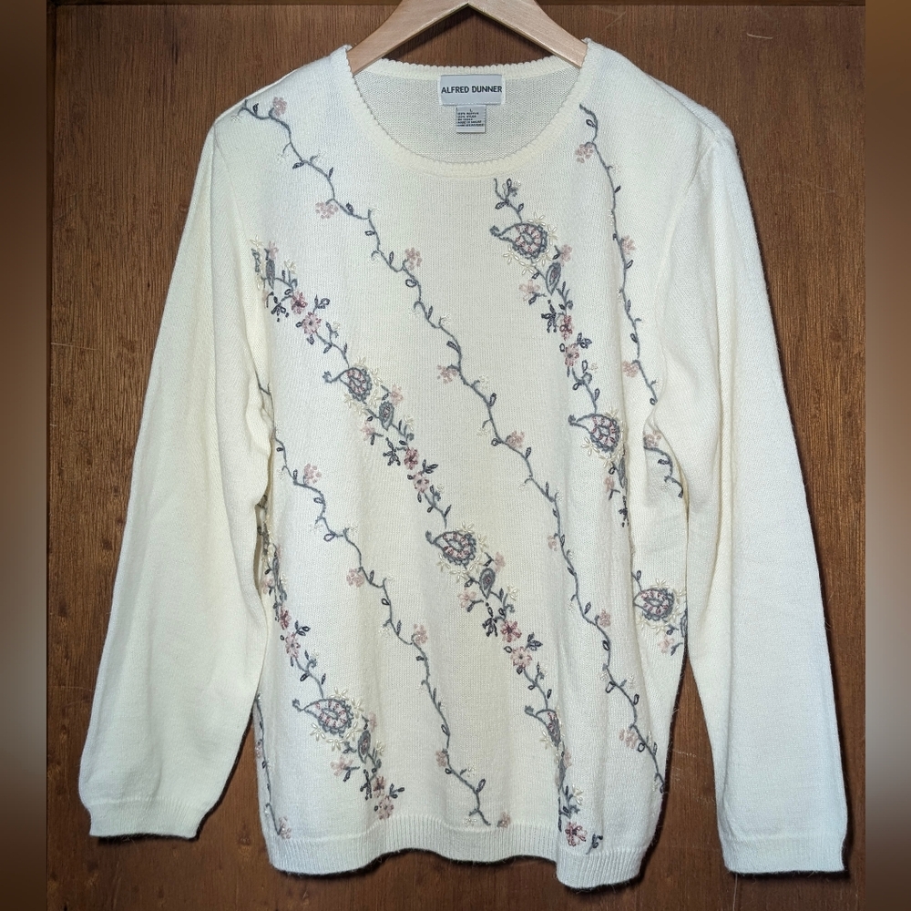 Alfred Dunner Large Ivory Floral Embroidered Beaded Crewneck Sweater Loose Fit